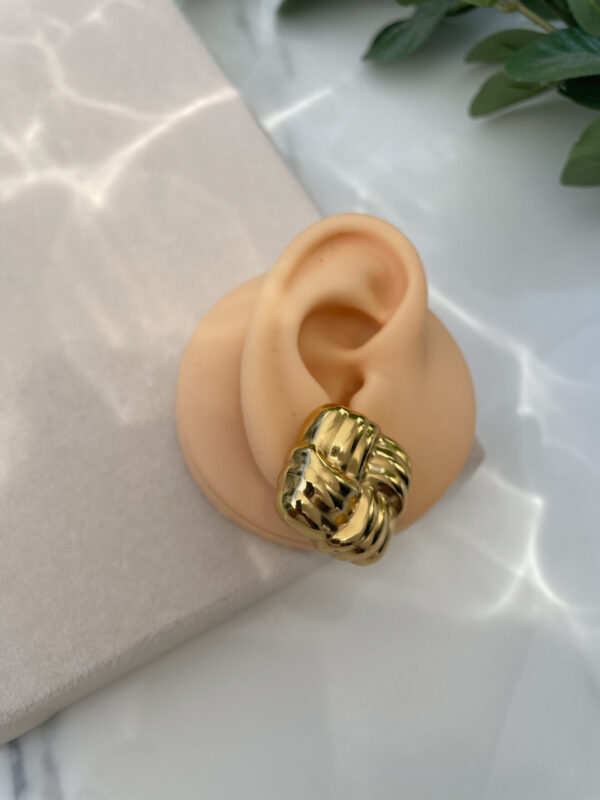 Arete dorado cuadrado - Imagen 2